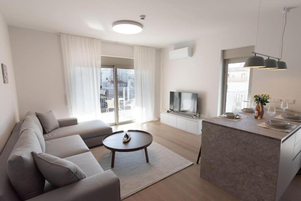 Bright Apartment In The New Building Atina Dış mekan fotoğraf