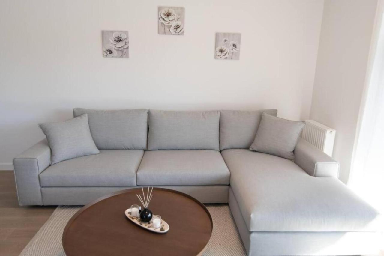 Bright Apartment In The New Building Atina Dış mekan fotoğraf